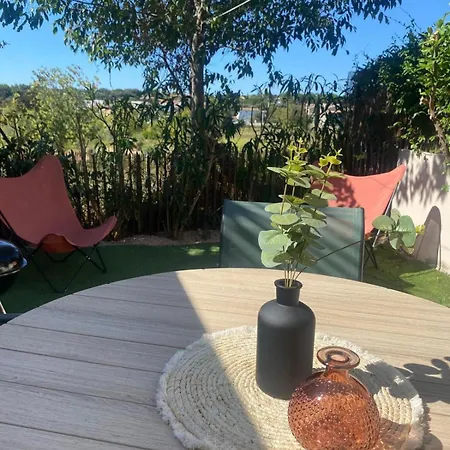 Maison Jardin Tram,mer 15mn Voiture Сasa de vacaciones *